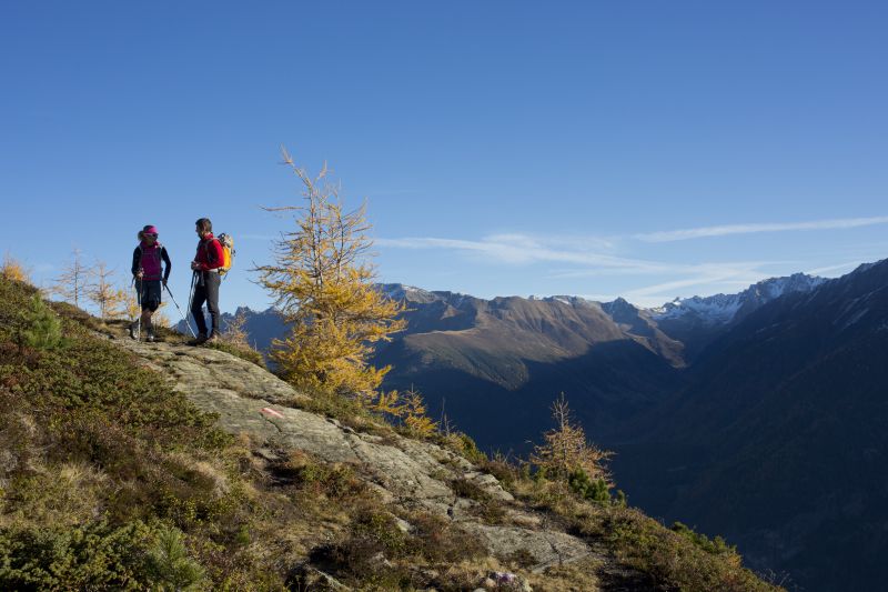 Wanderer oberhalb der Stabelealm am Fünf-Seen-Weg in Längenfeld, © Ötztal Tourismus, Bernd Ritschel