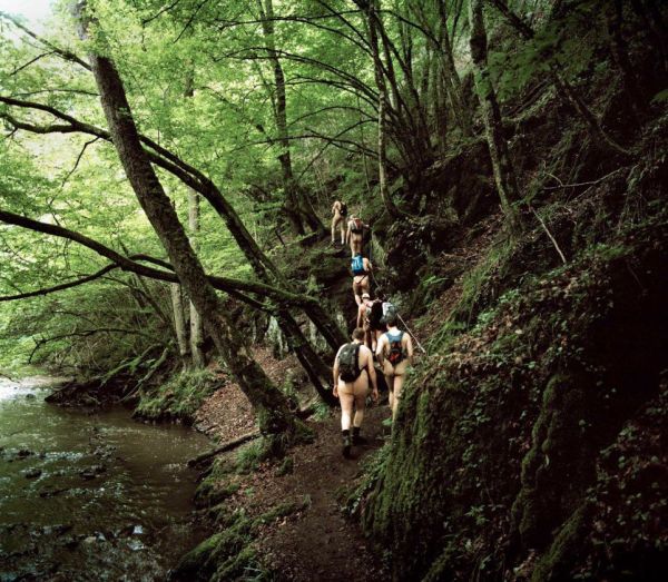 Textilbefreit Unterwegs Der Trend Zum Nacktwandern Sterreichs Wanderd Rfer