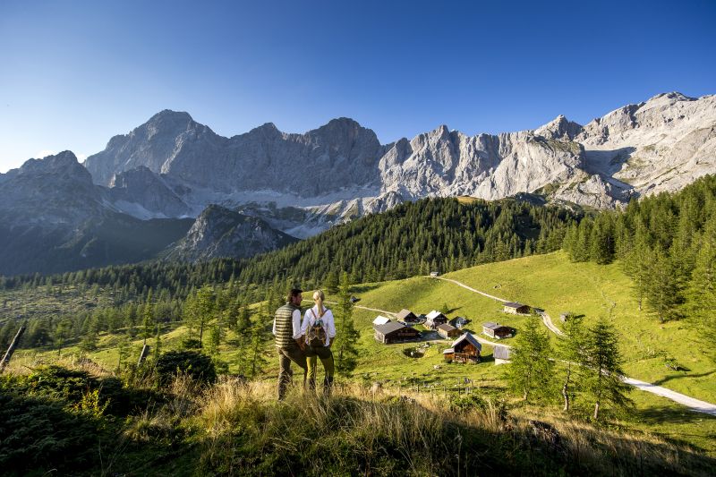 Wandern auf der Alm in Ramsau am Dachstein, © Tom Lamm