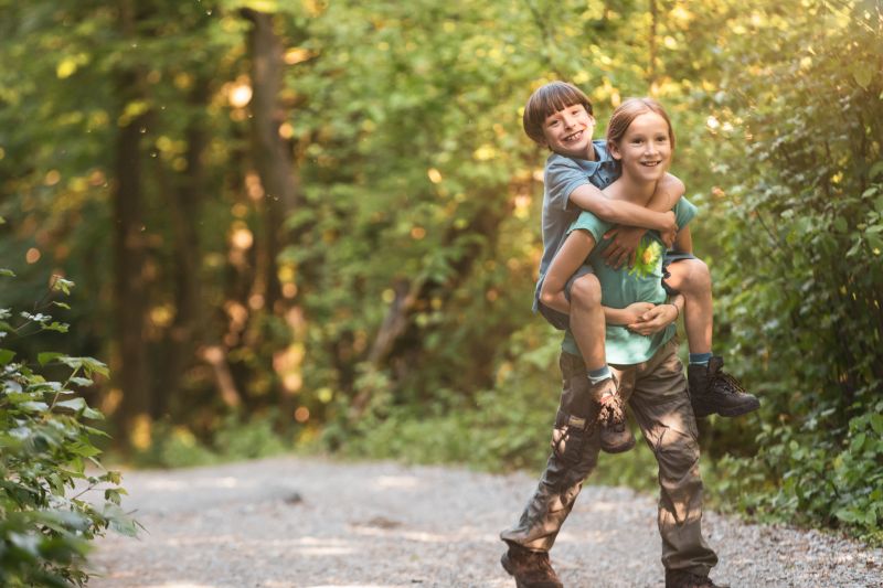 Spielend Wandern, Outdoor Spiele, Huckepack, ©ÖWD, Tim Ertl